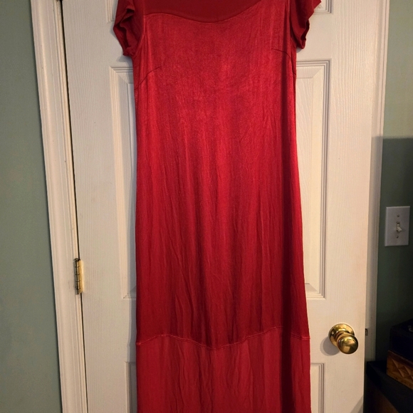 Lady in Red Dress - Picture 8 of 8